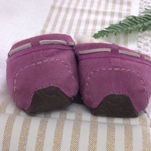UGG Magenta Pink Sheepskin Lined Suede DAKOTA Slipper Moccasins - Picture 8 of 11